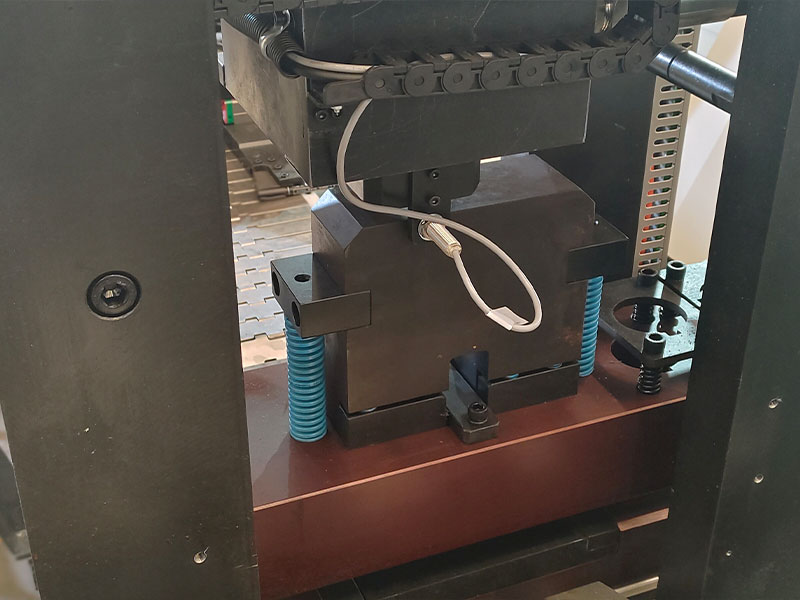HQ600-S-8P CNC قضبان النحاس تخريم ماكينة