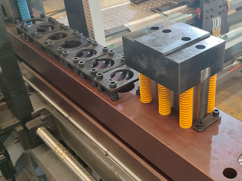 HQ600-S-8P CNC قضبان النحاس تخريم ماكينة