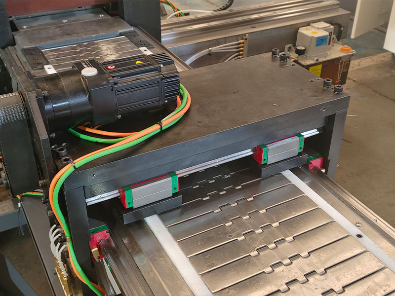HQ600-S-8P CNC قضبان النحاس تخريم ماكينة