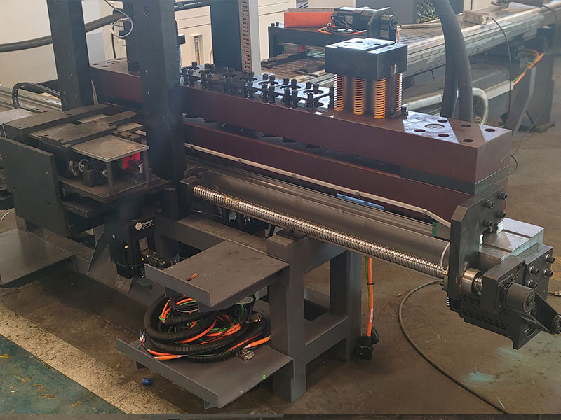 HQ600-S-8P CNC قضبان النحاس تخريم ماكينة
