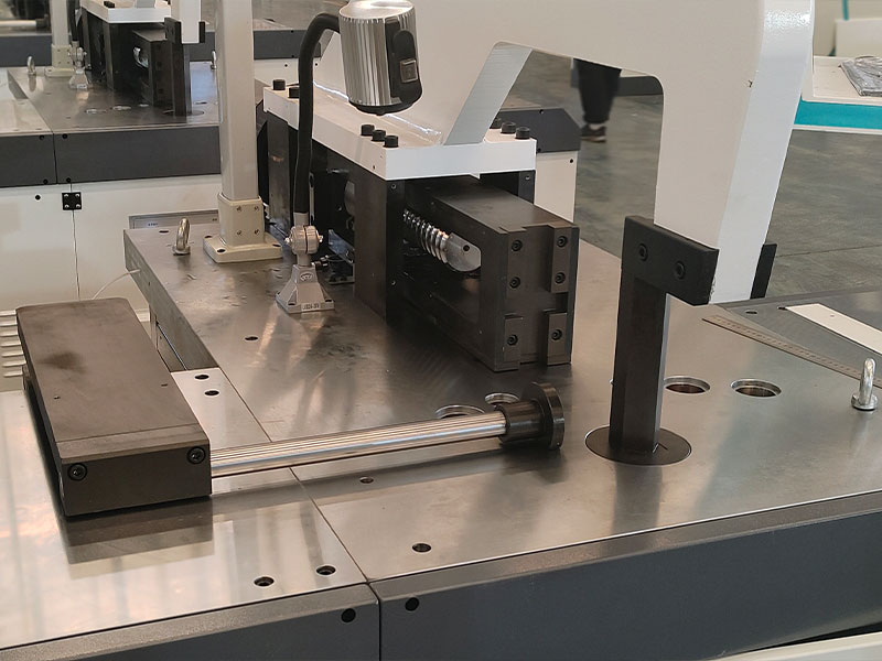HQ400-1200B ماكينة CNC لثني قضبان النحاس